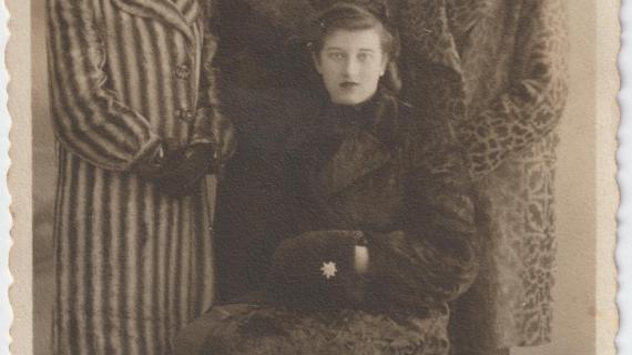 Mama z koleżankami, zima 1938 roku